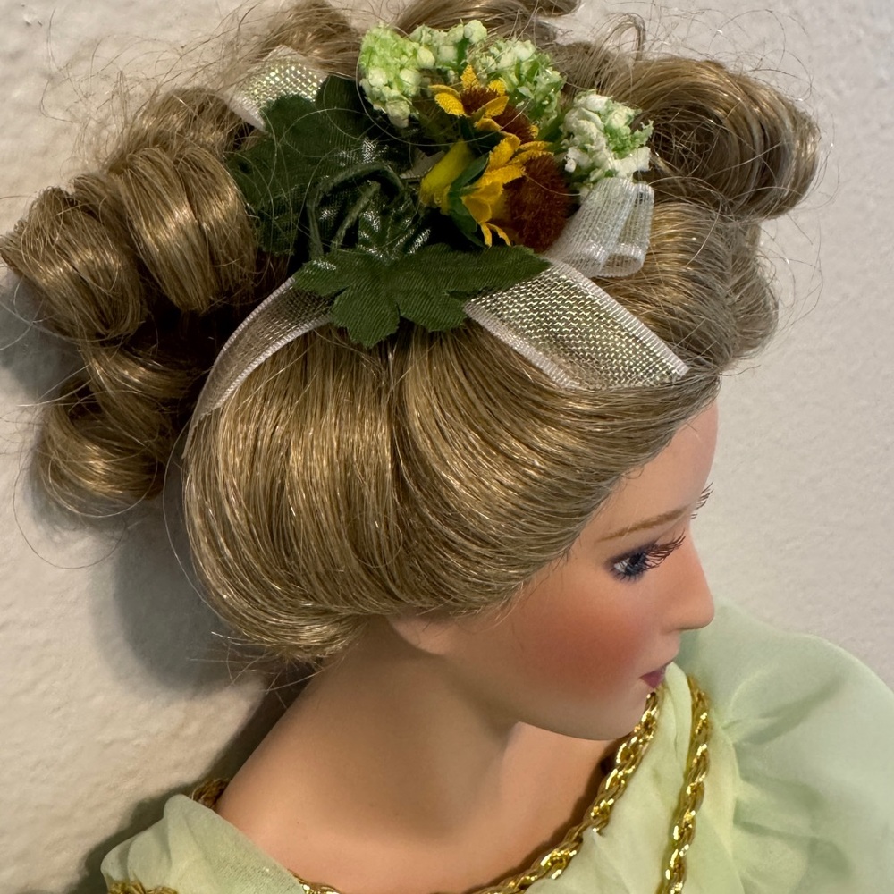 Limited Edition Ashton Drake porcelain fairy with summer breath Wreath